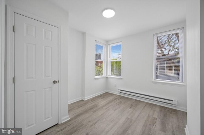 Building Photo - 1216 W Firth St