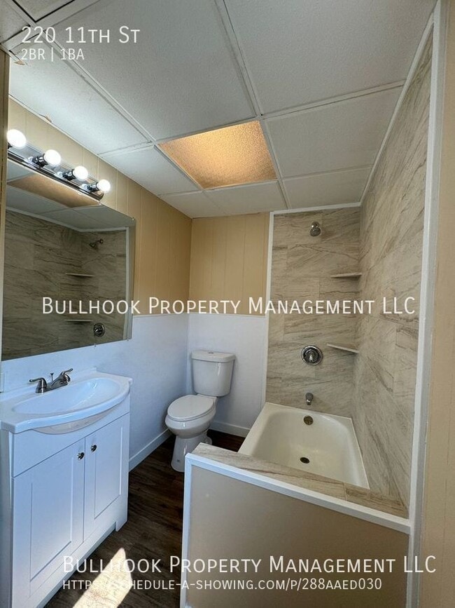 Building Photo - 220 11th St