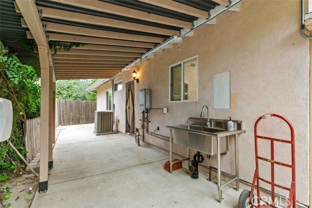 Building Photo - 16577 Knollwood Dr