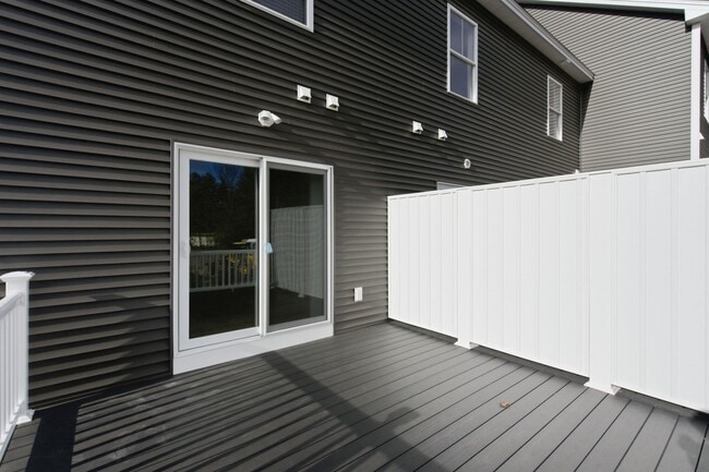 Building Photo - 7 Elise Ave