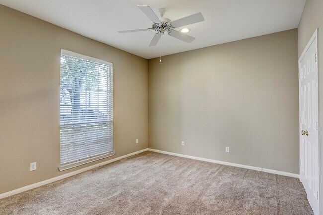 Building Photo - 9907 Kemp Forest Dr