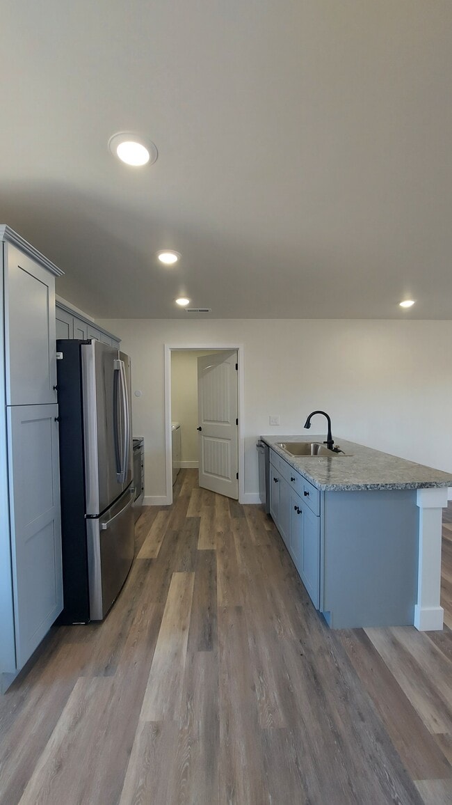 Building Photo - 1723 Talon St