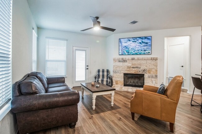 Building Photo - 227 Outlaw Dr