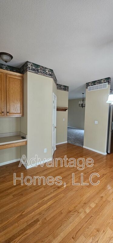 Building Photo - 809 Midjay Dr