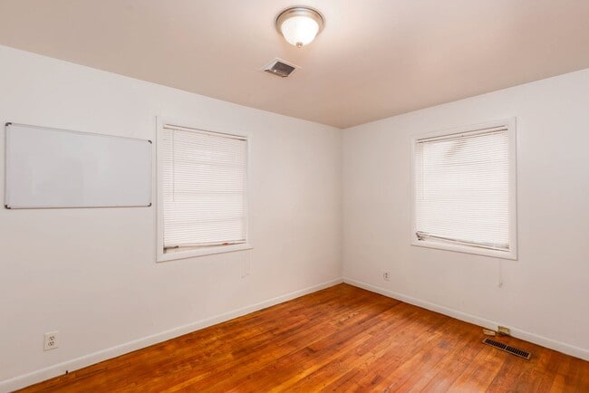 Building Photo - 3/2 Near Downtown and Homewood