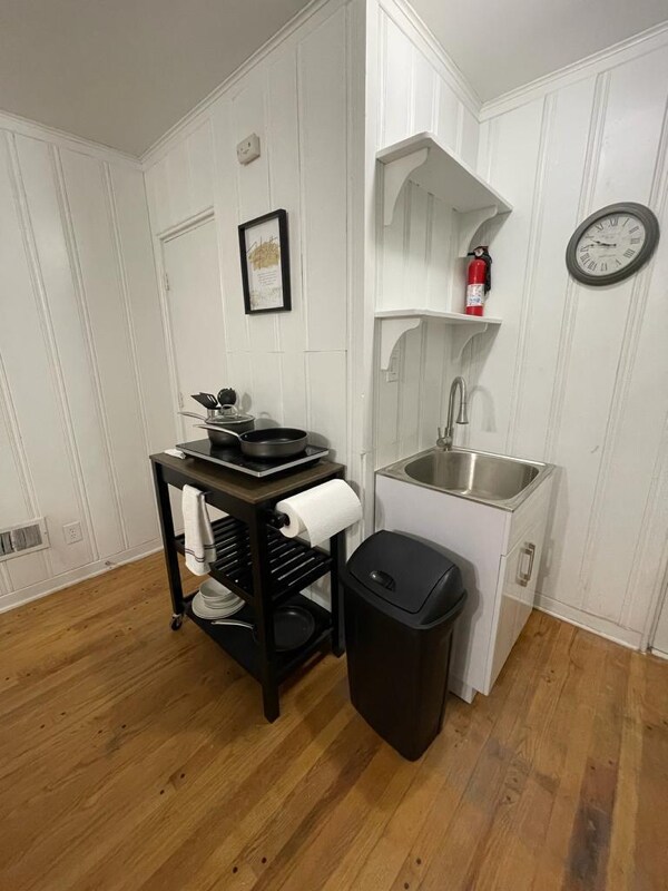 Building Photo - 2804 Truman St NE