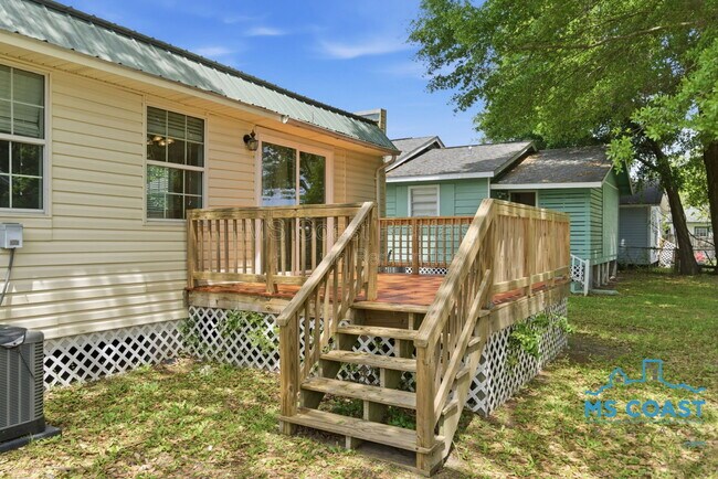 Building Photo - 4319 Lewis St