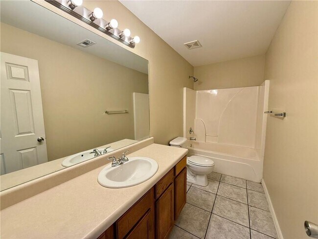 Building Photo - 335-335 Graystone Cir