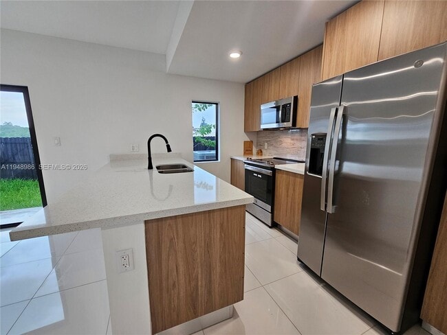 Building Photo - 215 NW 13th Pl