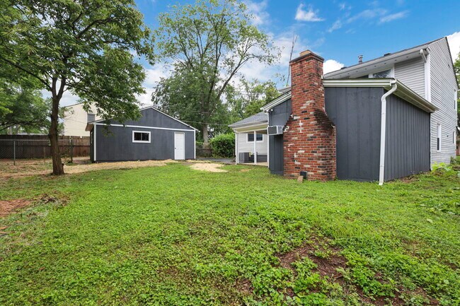 Building Photo - 869 Afton-
