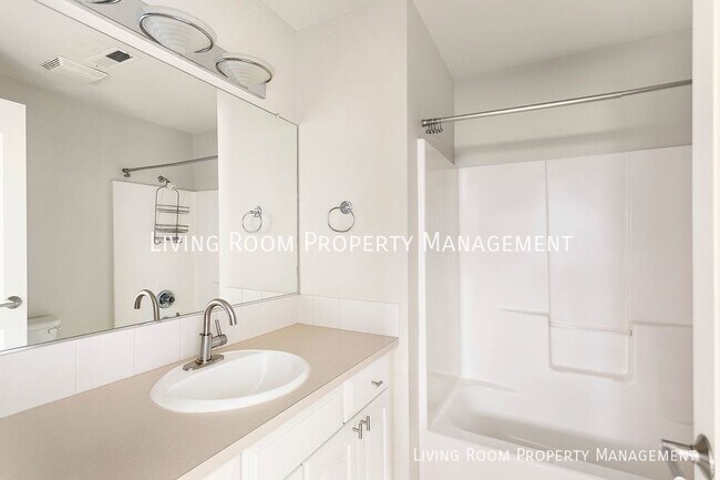 Building Photo - 1602 NE Glisan St