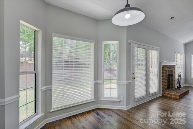 Building Photo - 7017 Scuppernong Ct