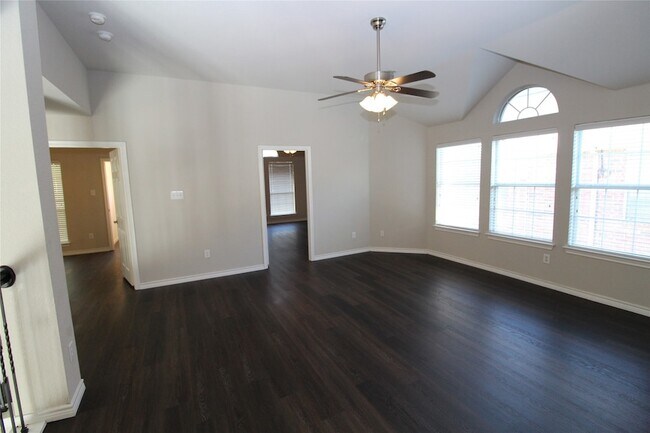 Building Photo - 15195 Shellwood Ln