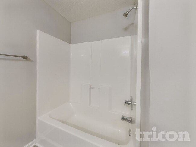 Building Photo - 6231 Creekbrooke Ct