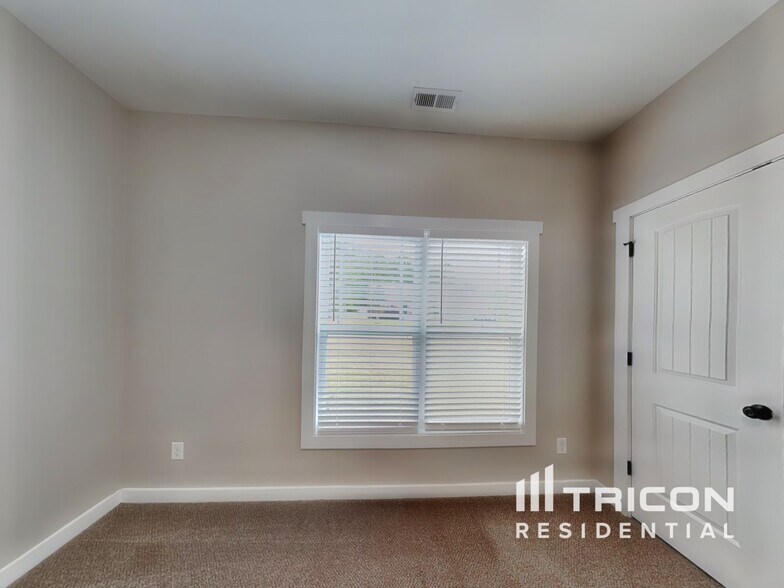 Building Photo - 33 Abba Cir