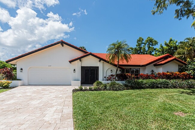 Building Photo - Newly Renovated 3 Bedroom Pool Home in Des...