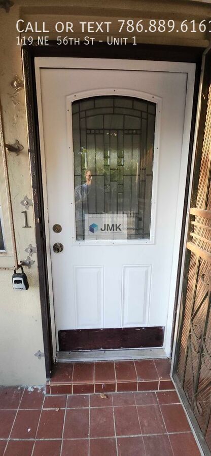Building Photo - 119 NE 56th St