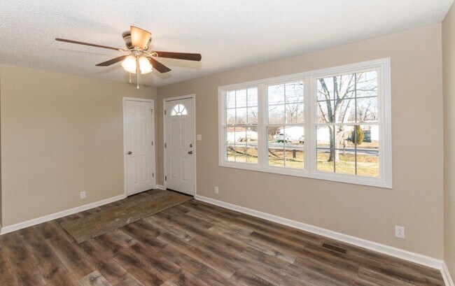 Building Photo - 816 Garrettsburg Rd