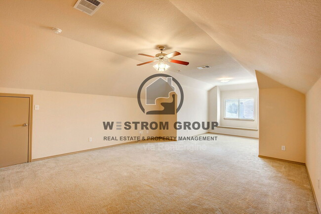 Building Photo - 3217 Hornbeam St