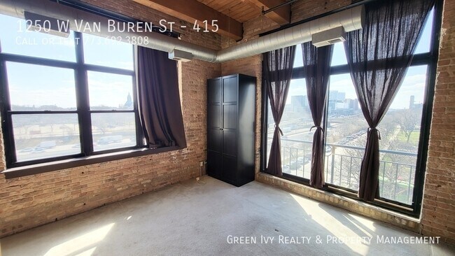 Building Photo - 1250 W Van Buren St