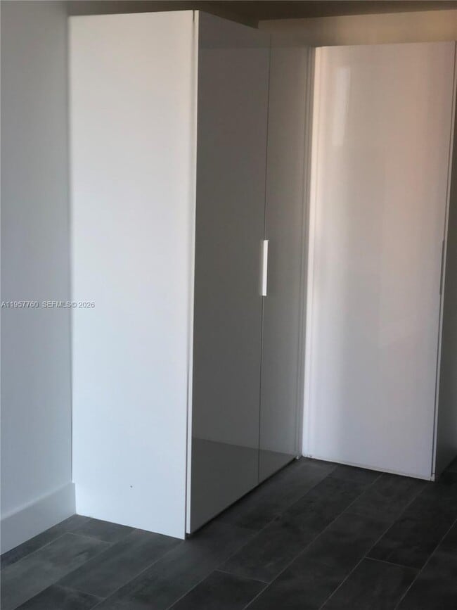 Building Photo - 1010 Brickell Ave