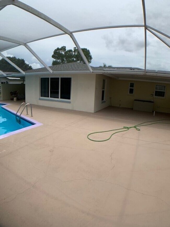 Building Photo - 1342 Torreya Cir