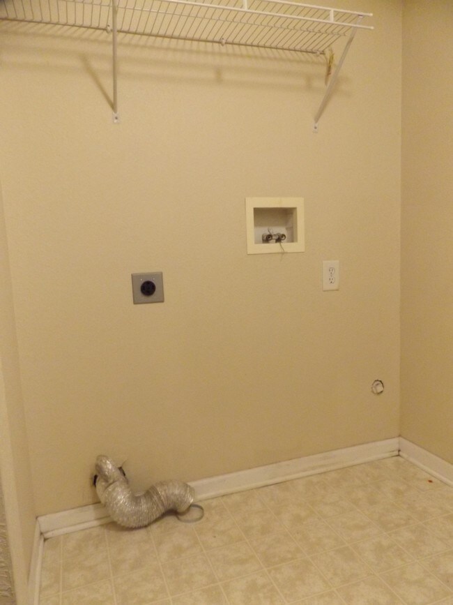 Building Photo - 5645 N Anita Ave