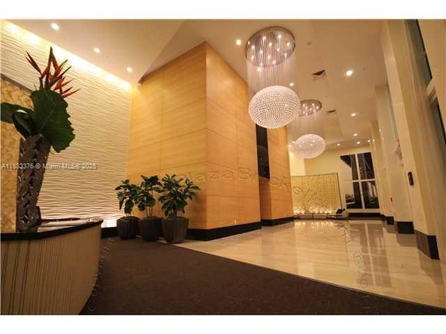 Building Photo - 950 Brickell Bay Dr