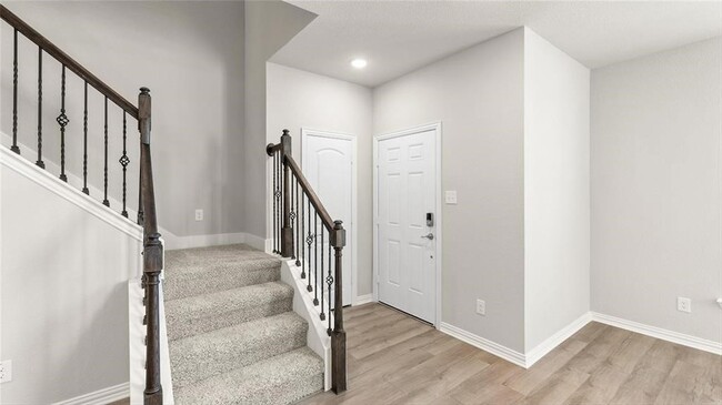 Building Photo - 3720 Paradise Way