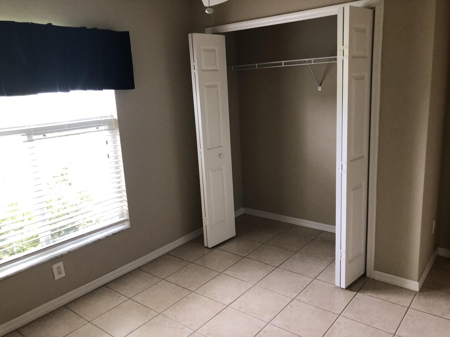 Building Photo - 3 bedroom 2 bathroom single family home
