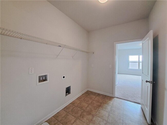 Building Photo - 3329 Long Creek Dr