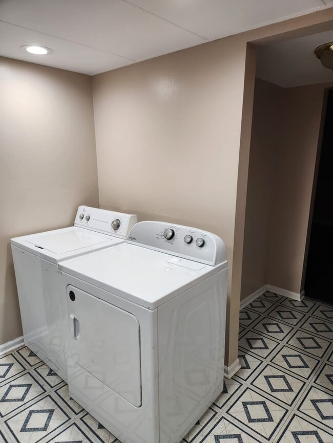 Building Photo - 6340 Commons Dr