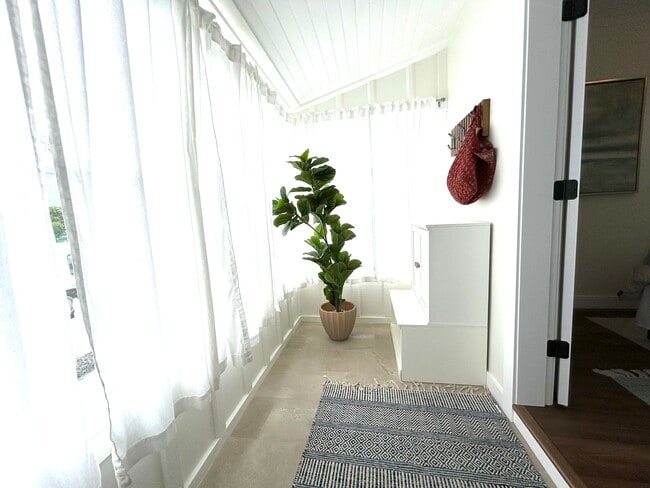 Building Photo - 218 19th St