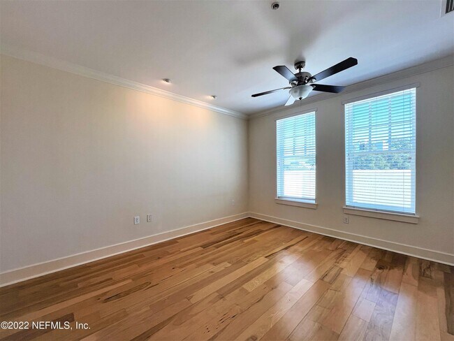 Building Photo - 1661 Riverside Ave