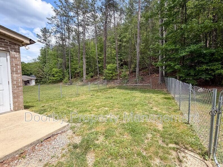 Building Photo - 3850 Youngstown Rd