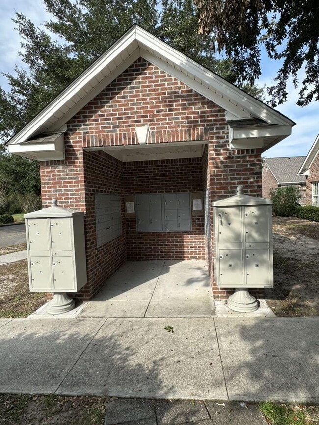 Building Photo - 207 Hibiscus Way
