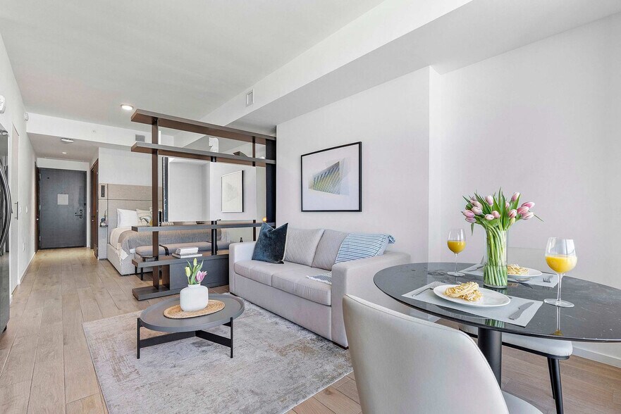 Building Photo - 398 NE 5th St