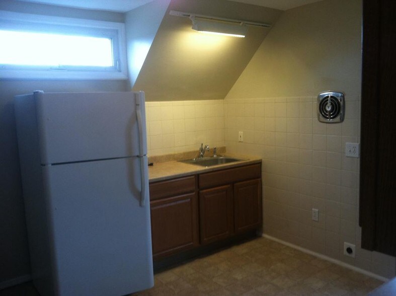 Building Photo - 302 S 2nd St