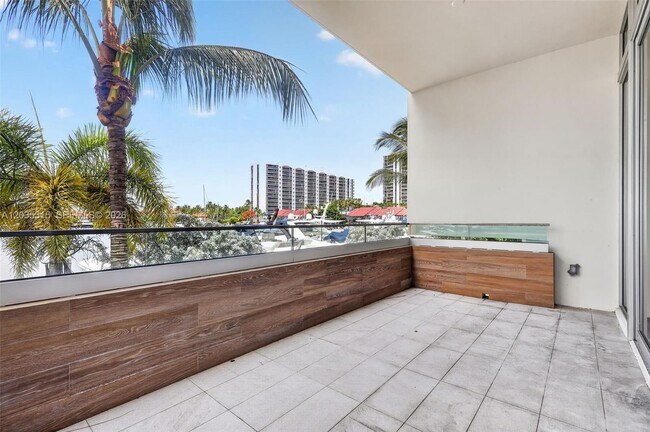 Building Photo - 3750 Yacht Club Dr