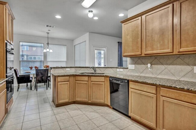 Building Photo - 6109 Suellen Ln