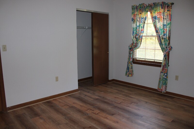 Building Photo - 438 Larkspur Ct