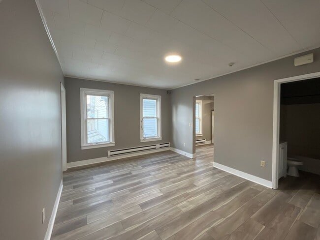 Building Photo - 1222 Main St