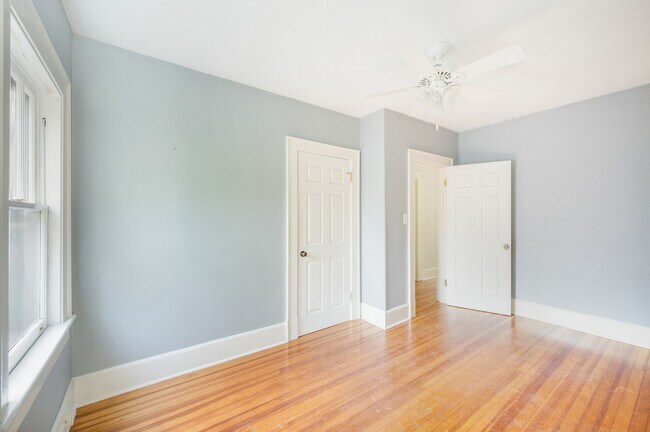 Building Photo - Beautifully updated House in Rivermont