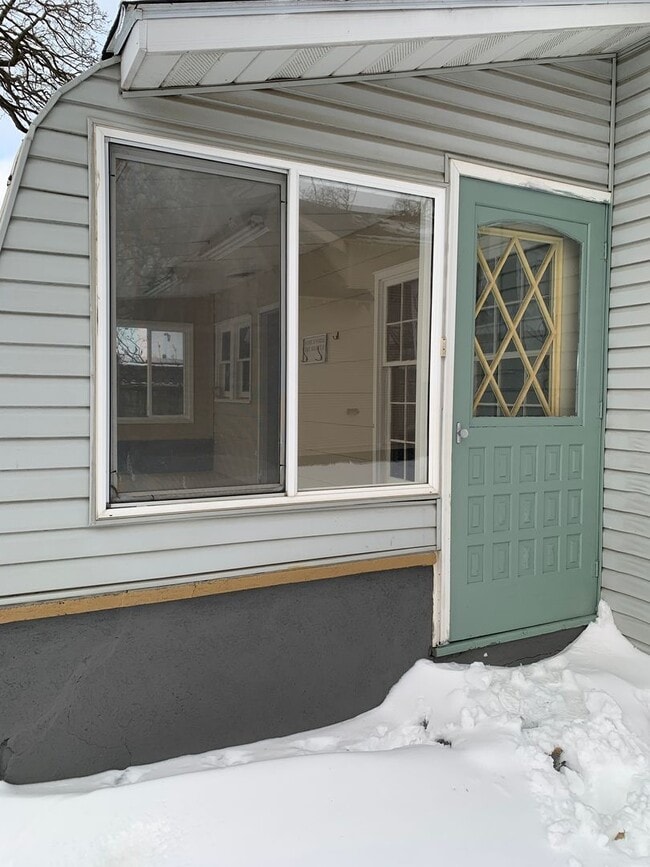 Building Photo - Charming Single Family Home