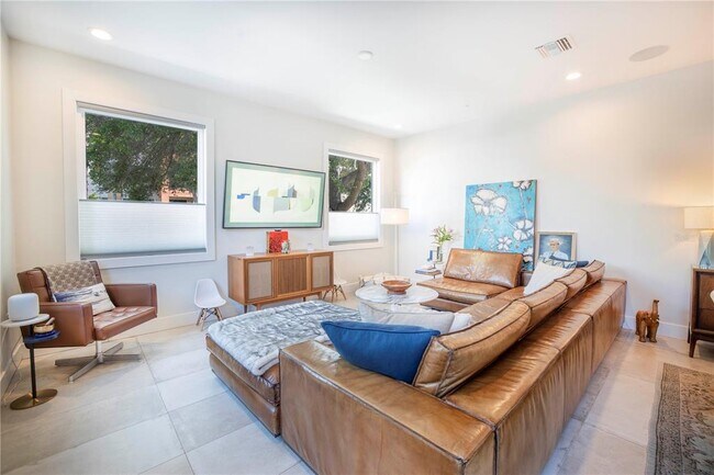 Building Photo - 536 4th Ave S