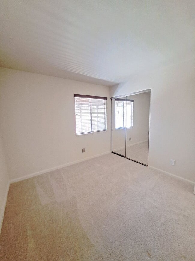 Building Photo - 354 Bradley Dr