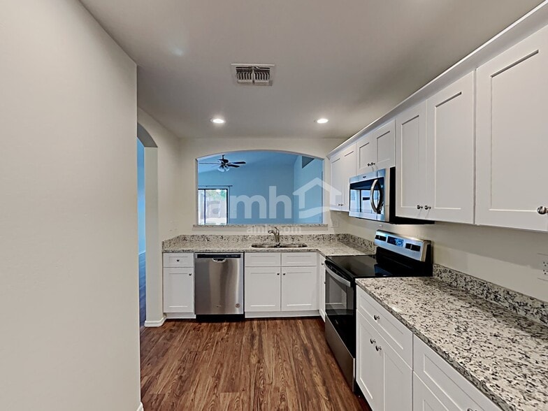 Building Photo - 2717 E Dust Devil Dr