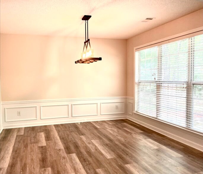 Building Photo - 2419 Traywick Chase