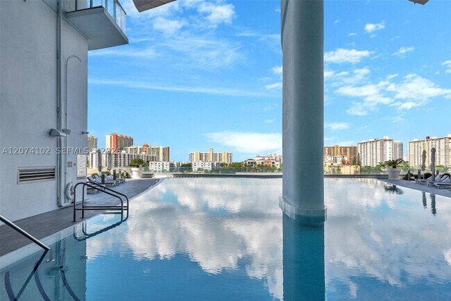 Building Photo - 17121 Collins Ave