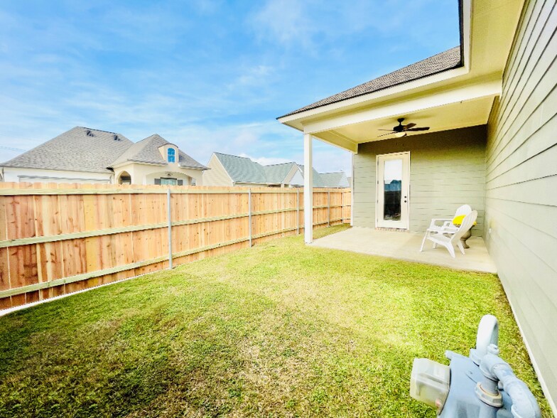 Building Photo - 100 Pettigrove Dr